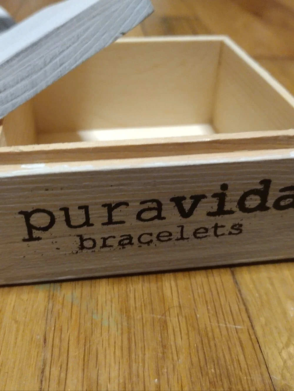 Pura Vida White Bracelet Stand And Jewelry Box Stand Set